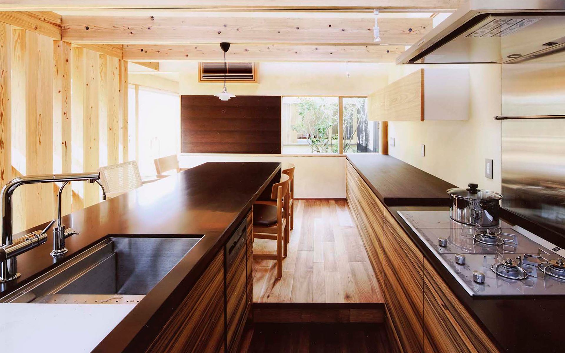 地のある寺内町の家