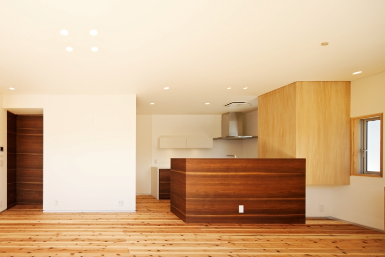 内に広がりのある家-02