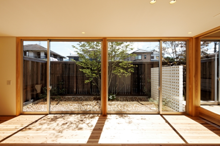 内に広がりのある家-03