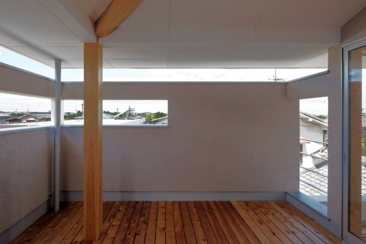 内に広がりのある家-05