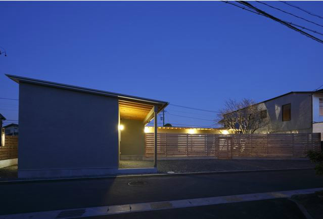 柿の木のある家