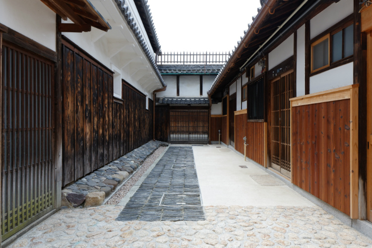 田守家の路地-03