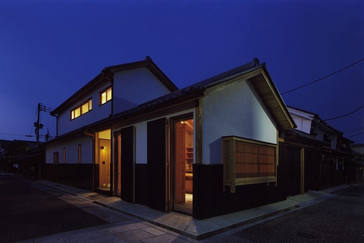 城之門筋に建つ寺内町の家