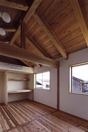 城之門筋に建つ寺内町の家-04